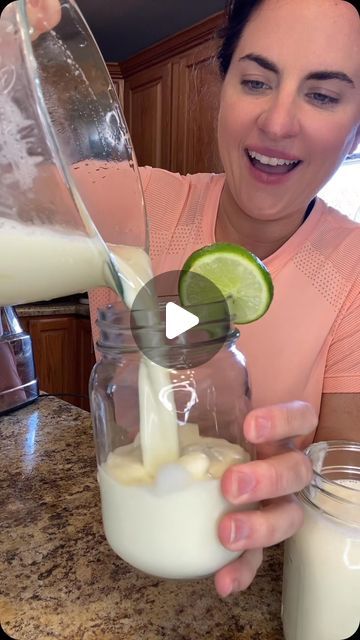 Sarah Maune on Instagram: "Brazilian Lemonade #brazilianlemonade #lemonade #Summer #summerrecipes #recipes #EasyRecipe #drinktok #drinkrecipe #summervibes #sweettooth #sweettreats #fypage #foryoupage #fyppppppppppppppp #limes" Mexican Lemonade Recipes, Brazilian Lemonade Recipe With Alcohol, Brazilian Lemonade Video, Brazilian Lemonade Recipe Condensed Milk, Mojito Brazilian Lemonade, Boozy Brazilian Lemonade, Boujee Lemonade, Brazilian Lemonade Recipe, Brazilian Limeade