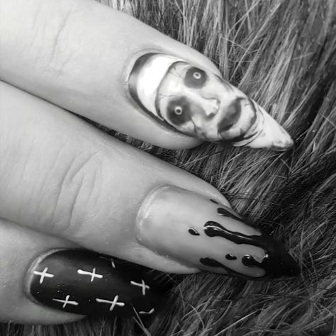 #halloweennails #nailart #black #thenun #nun #halloween #night #scary #creepy #gothic #nailstuff The Nun Nailart, The Nun Valak, Nailart Black, Nun Halloween, The Nun, Scary Creepy, Halloween Night, Nail Art Ideas, Halloween Nails