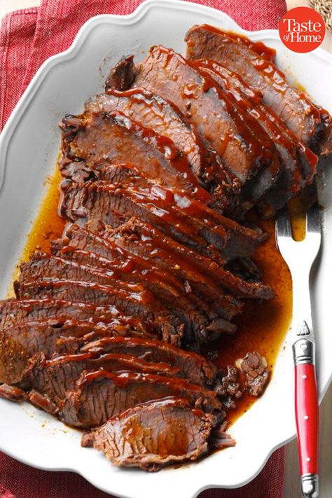 40 Showstopping Beef Entrees for Christmas Red Meat Christmas Dinner, Main Dish Beef Recipes, Elegant Beef Recipes, Holiday Meats Christmas Dinners, Christmas Veggie Casseroles, Beef Buffet Ideas, Brisket For Christmas Dinner, Thanksgiving Beef Dishes, Christmas Meal For Two