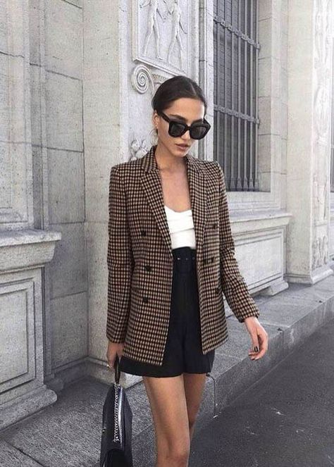 Check Plaid Blazer / Street style fashion / fashion week #fashionweek #fashion #womensfashion #streetstyle #ootd #style / Pinterest: @fromluxewithlove Blazer Street Style, Checked Trousers, Blue Winter, Checked Blazer, Blazer Outfits, Winter Coats, 가을 패션, Inspiration Mode, Fashion Mode