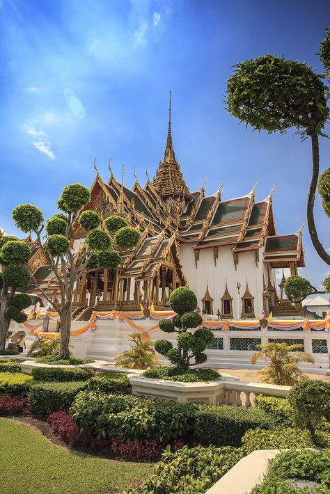 Bangkok The Grand Palace, Thailand Culture Aesthetic, Bangkok Thailand Aesthetic, Temples Thailand, Grand Palace Thailand, Bangkok Aesthetic, Thailand Temples, Thailand City, Thailand Architecture