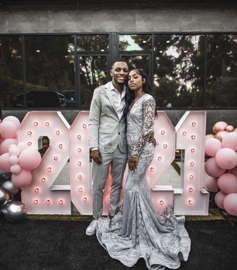 Grey Prom Outfits For Couples, Grey Prom Couple, Silver Prom Ideas Black Couples, Prom Sendoff, Silver Prom Suit, Prom Send Off Ideas, Grey Prom Suit, Prom Sendoff Decoration Ideas, Prom Send Off