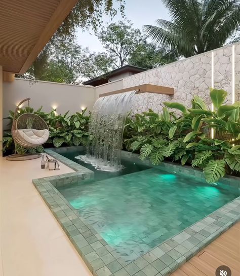 Aesthetic Pool Backyard, Small Pool With Hot Tub, Luxury Above Ground Pool, Cocktail Pools Small Backyards, Plunge Pool Ideas, Small Pool Ideas, Small Pools Backyard, Dream Backyard Pool, Pool House Designs