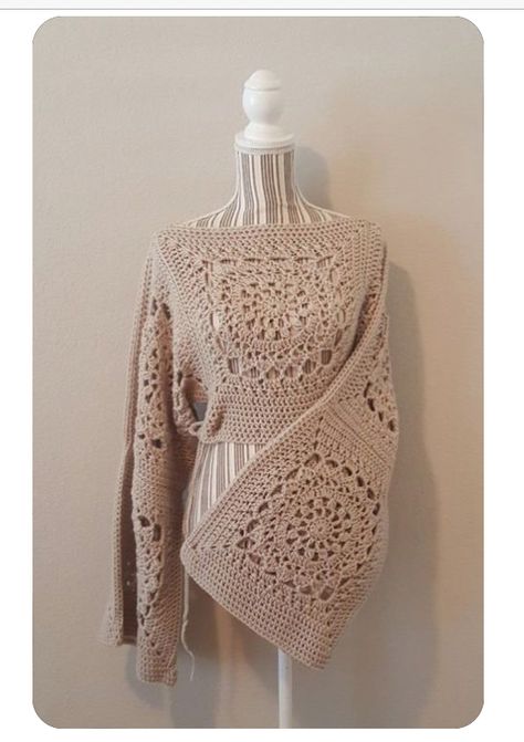 Flowy Crochet Top, Crochet Hippie Clothes, Crochet Square Top, Unique Granny Squares Crochet, Large Granny Square Pattern, Hippie Crochet Top, Granny Square Crop Top, Jaket Crochet, Crochet Wrap Top