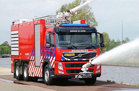 Bergen Op Zoom, Bergen Fire Brigade, Bergen, Norway. Foam Fire Jets, FireEngine. A Ziegler Brandweertechniek BV, 6x6, Volvo FM, Chassis/Engine, With Ziegler Bodywork. Source: zieglerbrandweertechniek.nl Fire Truck Room, American Ambulance, Fire Trucks Pictures, Truck Room, Bergen Op Zoom, Future Transportation, Aircraft Mechanics, Cool Fire, Fire Fire