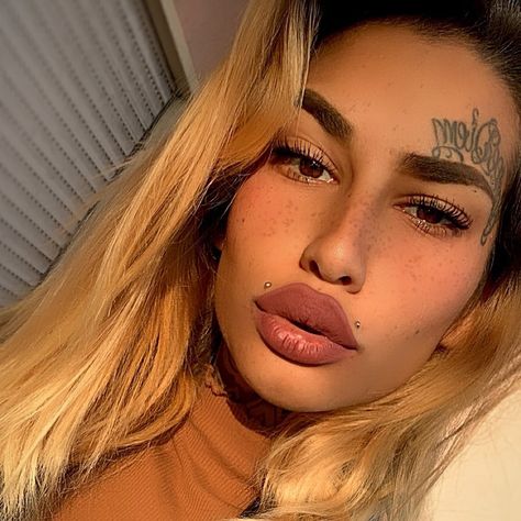 𝔏𝔦𝔫𝔡𝔞 𝔐𝔞𝔯𝔠𝔥𝔢𝔰𝔢 _666_ on Instagram: “🐉 #girl #makeup #lip #tattoo #tattoos #facetattoo #piercing #blonde #blondehair #lady #eyes #eyeshadow #girltattoo #girltattoos #carpediem…” Face Tattoos For Women Eyebrow, Face Tattoos For Women, Brow Tattoo, Face Tattoos, Makeup Lip, Tattoos For Women, Septum Ring, Art Ideas, Eyebrows