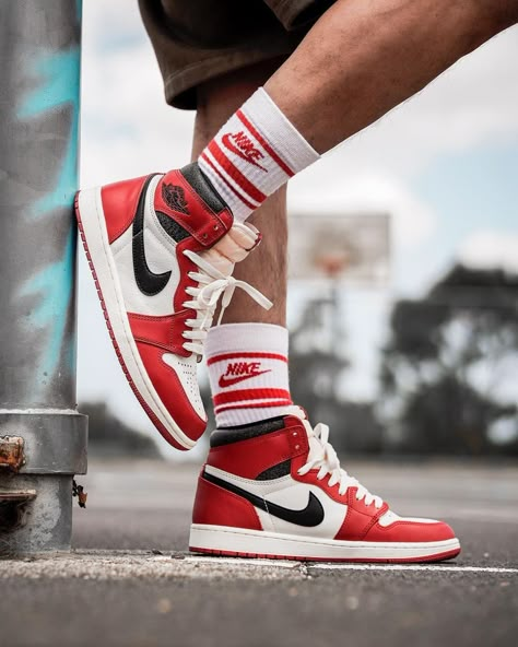 Shoe Games, Air Jordan Retro 1 High, Men Streetwear Fashion, Air Jordan Retro 1, Sneakers Jordan, Nike Air Jordan Shoes, Custom Shoes Diy, Jordan Outfit, Shoe Designs