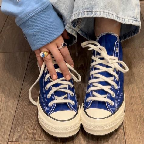 @shaynehydn on instagram Chuck 70 Outfit, Boty Converse, Blue Converse Shoes, Converse Aesthetic, Dr Shoes, Blue Converse, Green Converse, Converse Chuck 70, High Sneakers