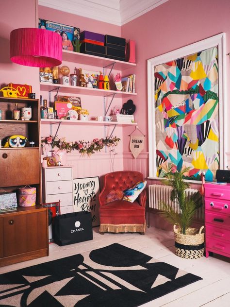 Home Video: A Tour Of My Super Kitsch Pink Office - Fashion For Lunch. Quirky Home Office, Quirky Office, Kitsch Home Decor, Kitsch Home, Quirky Office Decor, Kitsch Design, Eclectic Home Office, Eclectic Office, Maximalist Office