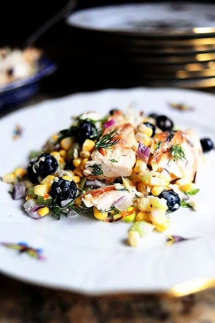 Blueberry Chicken, Best Salads Ever, Blueberry Salad, Chicken Chopped Salad, Salad With Feta, Grilled Chicken Salad, Blueberry Recipes, God Mat, Grilled Chicken Recipes