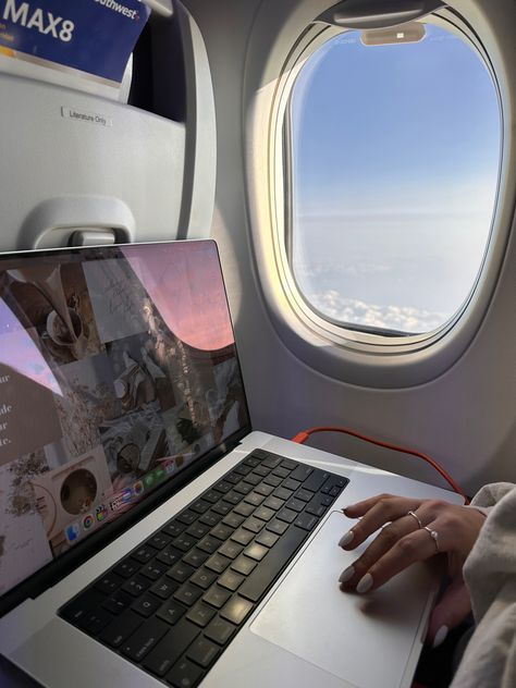 Girl working on a laptop on a plane with a MacBook Pro Travel Agent Job, Airplane Vision Board, Offline Apps, London Cheap, Best Travel Apps, Plane Photos, Travel Prep, Travel Apps, Airport Aesthetic