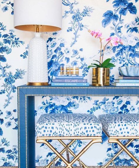 40 Likes, 4 Comments - House Of Envy (@houseofenvyblog) on Instagram: “Monday blues! Shop this look @societysocial and @schumacher1889 #blue #bench #console #wallcovering…” Pyne Hollyhock, Parsons Table, Indigo Wallpaper, Schumacher Wallpaper, Mediterranean Style Homes, Foyer Table, Tropical Home Decor, Mediterranean Decor, Chinoiserie Chic