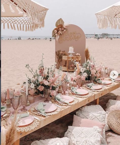 Picnic Table Party, Bohemian Patio Decor, Beach Bonfire Parties, Bridal Picnic, Beach Picnic Party, Picnic Party Decorations, Picnic Baby Showers, Gender Reveal Baby Shower Themes, Sweet Sixteen Birthday Party Ideas