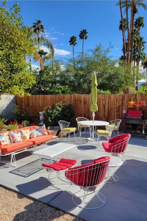 Midcentury Patio Design, Orange Patio Furniture, Midcentury Modern Outdoor Furniture, Midcentury Patio Furniture, Mcm Patio Ideas, Retro Outdoor Decor, Retro Patio Ideas, Mcm Patio Furniture, Retro Outdoor Furniture