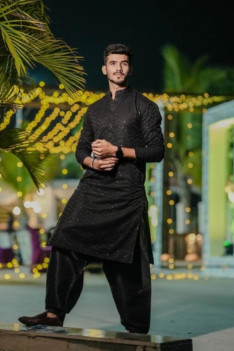 Black Kurta Pajama Men Design, Kurta Pajama Men For Jaggo, Black Kurta Men Style, Men's Kurta Designs Style, Mens Kurtas Designer, Black Indian Outfit Men, Black Kurta Wedding Men, Black Kurta For Wedding Men, Mens Kurta Designs Latest For Wedding