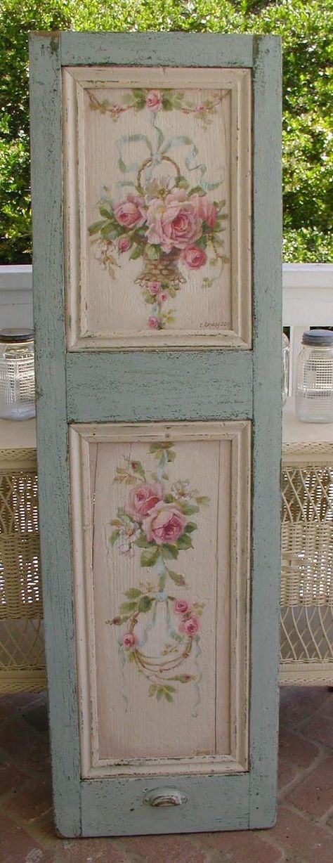 Shabby Chic Romantico, Commode Shabby Chic, Chic Chalet, Baños Shabby Chic, Shabby Chic Diy Projects, Cocina Shabby Chic, Shabby Chic Decorating, Muebles Shabby Chic, Styl Shabby Chic