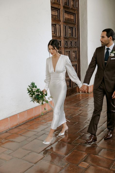 Classic Elopement Dress, Dress For Courthouse Wedding, Vintage Courthouse Wedding Dress, Courtyard Wedding Dress, Satin Courthouse Wedding Dress, Santa Barbara Civil Wedding, Courtroom Wedding Dress, Elopement Looks Brides, City Hall Elopement Dress