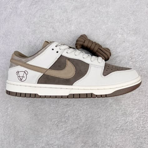 Brown Nike Shoes, Nike Sb Shoes, Brand Sneakers, Trendy Shoes Sneakers, All Nike Shoes, Men's Athletic Shoes, Shoes Outfit Fashion, Shoe Wishlist, Fashion Shoes Sneakers