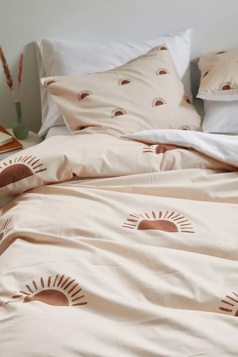 duvet cover Urban Outfitters Duvet, Duvet Covers Urban Outfitters, Flower Duvet Cover, Embroidered Duvet Cover, Velvet Duvet, Flower Duvet, Bedroom Redo, Floral Duvet Cover, Floral Duvet