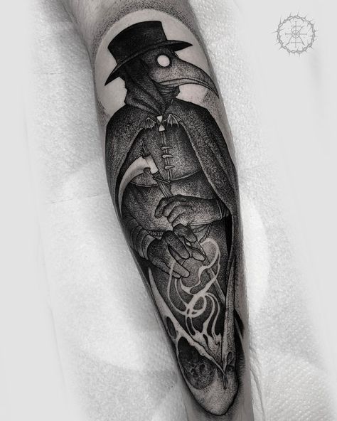 Rob Borbas on Instagram: “Plague doctor from last week! Swipe for detailshots. Start of a medieval sleeve. Share it or leave a comment if you like it! What topic…” Plague Doctor Tattoo, Husband Tattoo, Doctor Tattoo, Plague Doctor, Chest Tattoo, Tattoo Styles, Traditional Tattoo, Tattoo Art, Tattoos And Piercings