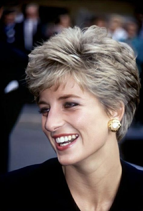 Princess Diana Diana Haircut, Princess Diana Hair, True To Myself, Haircut For Face Shape, Hair Cuts For Women, Princess Diana Family, Princess Diana Photos, Princess Diana Pictures, Princes Diana