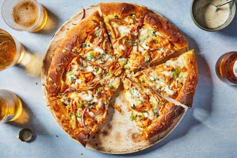 Buffalo Chicken Pizza Recipe, Chicken Pizza Recipe, Leftover Chicken Breast, Prosciutto Pizza, Buffalo Chicken Pizza, Cooking Chicken To Shred, Rotisserie Chicken Recipes, Chicken Pizza, Light Dinner