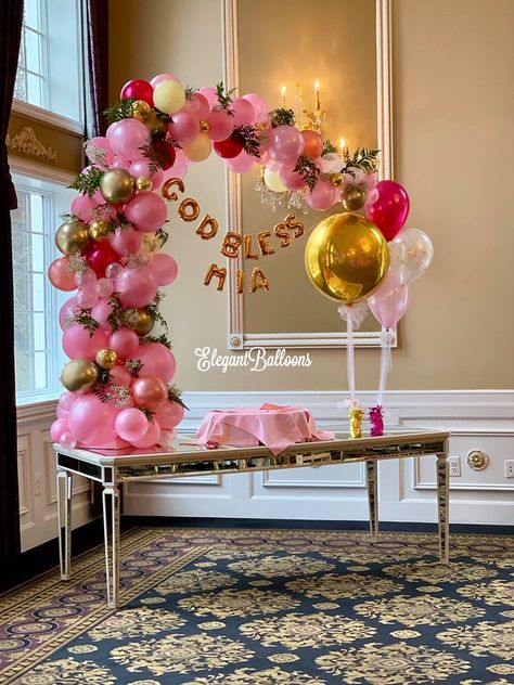 Organic balloon 1/2 arch cake table by ElegantBalloons Table Top Balloon Arch, Arch Over Table, Table Decorations With Balloons, Communion Balloons, Decorations With Balloons, Organic Balloon Arch, Arch Cake, Table Organic, Christening Balloons