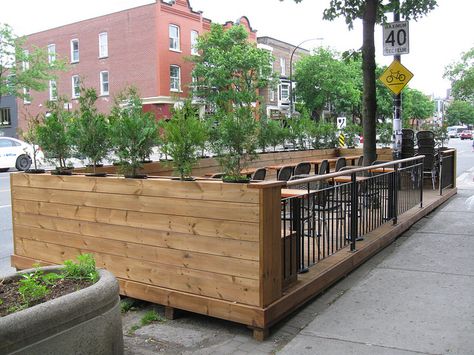 very cool planters installed in box Restaurant Seating Ideas, Restaurant Patio Design, Outdoor Restaurant Seating, Outdoor Restaurant Patio, Outdoor Restaurant Design, Sidewalk Cafe, Restaurant Patio, Seating Ideas, Restaurant Seating