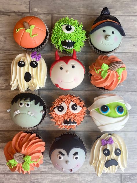 Cupcake Designs Halloween, Halloween Cupcakes Ghost, Halloween Decorated Cupcakes, Spooky Cupcake Ideas, Halloween Themed Cupcakes, Halloween Cupcakes Ideas, Diy Halloween Cupcakes, Cute Halloween Cupcakes, Halloween Cupcake Design