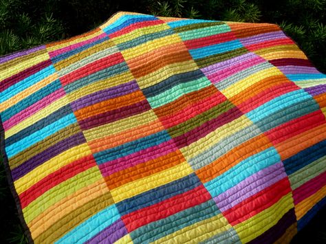 Amish Style, Quilt Blankets, Strip Quilt, Solid Quilt, Quilt Modernen, String Quilts, Color Study, Jelly Rolls, Strip Quilts