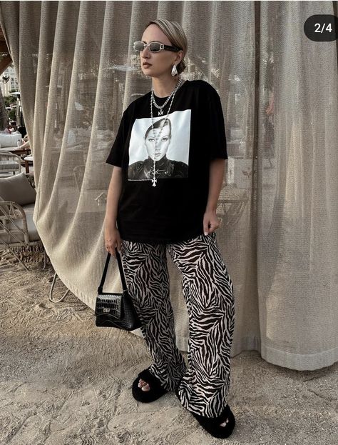 Zebra Pants Outfit, How To Style Zebra Print Pants, Zebra Pants Outfit Street Styles, Zebra Trousers Outfit, Zebra Pants, Casual Black Zebra Print Pants, Summer Zebra Print Wide Leg Bottoms, Zebra Pants Street Style, Zebra Print Clothes