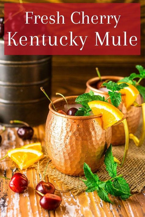 Need a summer bourbon cocktail? You'll love this fresh cherry Kentucky mule! Made with freshly muddled fruit, this cherry mule is as refreshing as it gets. You will want to make this cherry bourbon cockail over and over again all summer! Ginger Beer Drinks, Cherry Bourbon, Kentucky Mule, Easy Summer Cocktail Recipes, Bourbon Cocktail Recipe, Cocktail Recipes Whiskey, Squeezed Orange Juice, Fruit Combinations, Bourbon Cocktail