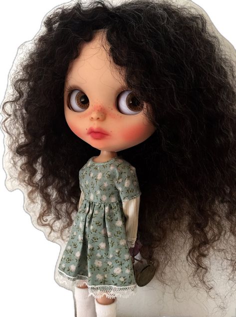 Curly Blythe Doll, Curly Hair Blythe Doll, Blythe Doll Curly Hair, Ray Core, Mind Dump, Hair Dolls, Plastic Doll, Black Curly Hair, Long Curly Hair