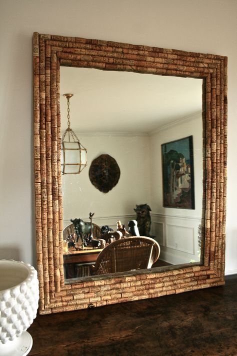 Cork Mirror, Cork Mirror Frame Diy, Wine Cork Mirror Frame, Manualidades Con Corchos Ideas, Boho Wine Cork Decor, Wine Cork Diy Projects, Cork Diy Projects, Cork Frame, Craft Storage Furniture