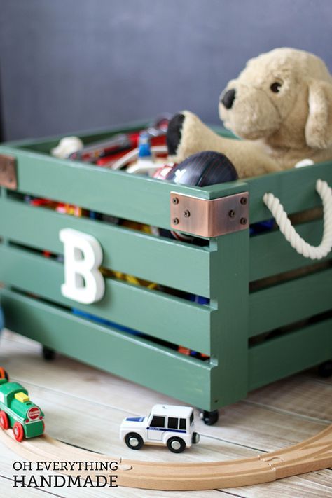 Toy Crate on Wheels - Finished project Diy Kids Furniture, Diy Toy Storage, Wooden Toy Boxes, Crate Diy, Viborg, Wood Crates, Space Furniture, Wooden Crates, Toy Organization