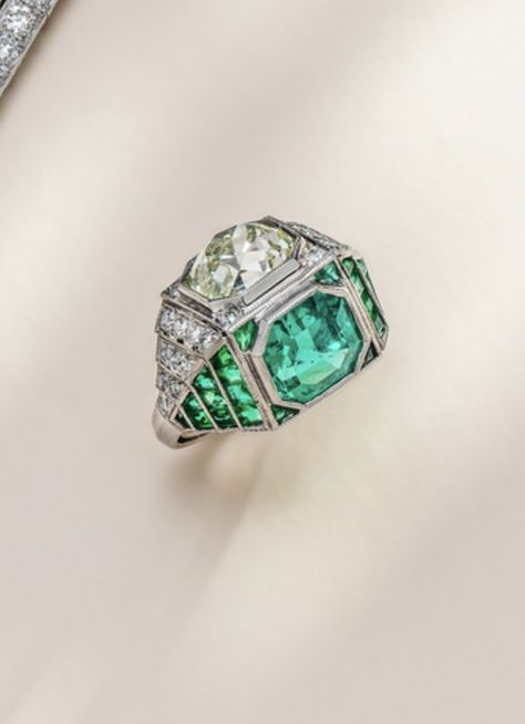 AN ART DECO, EMERALD AND DIAMOND SCULPTURAL 'TOI ET MOI' RING. Art Deco Emerald, Horseshoe Ring, Vintage Inspired Rings, Old Mine Cut Diamond, Fine Jewelery, Jewels Rings, Step Cut, Ring Sale, Metallic Pink