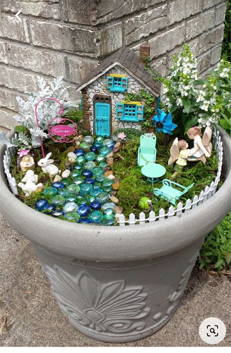 Outside Fairy Garden Ideas, Easy Fairy Garden Ideas, Kids Fairy Garden, Fairy Garden Containers, Fairy Garden Pots, Fairy Garden Plants, Garden Art Ideas, Fairy Garden Designs, Fairy Garden Crafts