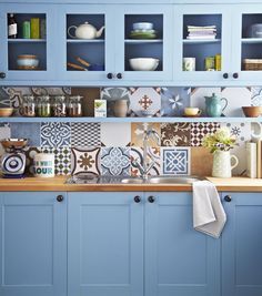 Topps Tiles, Blue Kitchen Cabinets, Blue Cabinets, Kitchen Wall Tiles, Kitchen Room Design, Kitchen Tiles, Retro Kitchen, Design Living, Kitchen Style