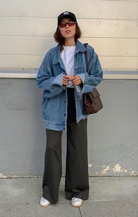 Denim Jacket Outfit Midsize, Blue Jean Jacket Outfits Spring, Oversize Denim Jacket Outfit, Dark Denim Jacket Outfit, Winter Outfits Midsize, Blue Jean Jacket Outfits, Oversized Denim Jacket Outfit, Fall Jackets Outfit, Winter Jacket Outfits