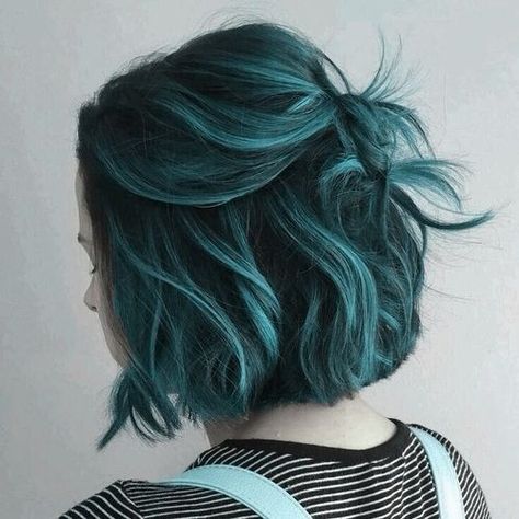 Teal Hair, Turquoise Hair, Dyed Hair Inspiration, Hair Inspiration Short, Pretty Hair Color, Hair Color Blue, Hair Dye Colors, Dye My Hair, Short Hair Haircuts