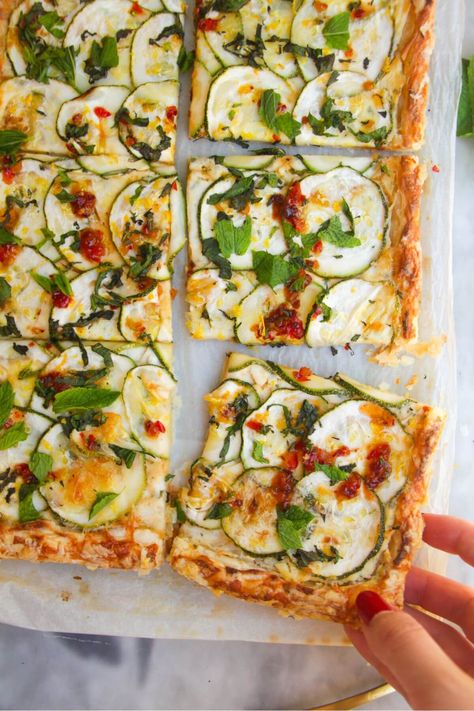 Celebrate zucchini season with this easy, speedy zucchini tart. Just slather a sheet of puff pastry with creamy Boursin cheese, top with sliced zucchini and bake until golden. A drizzle of sweet chilli jam makes it a very special picnic, barbecue or party snack idea. Appetizer Wreath, Smashed Tacos, Sharing Plate, Lunch Weekend, Christmas Sausage, Zucchini Tart, Roll Wreath, Easy Chilli, Grilled Broccoli