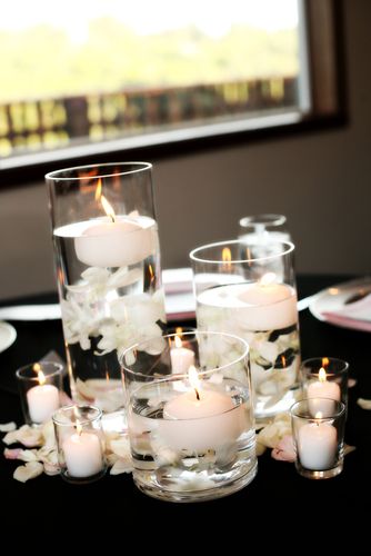 Centerpiece White Floating Candles, Inexpensive Wedding Centerpieces, White Wedding Centerpieces, Floating Candle Centerpieces, Table Centerpiece Decorations, Wedding Floral Centerpieces, Inexpensive Wedding, Wedding Centerpieces Diy, Candle Centerpieces