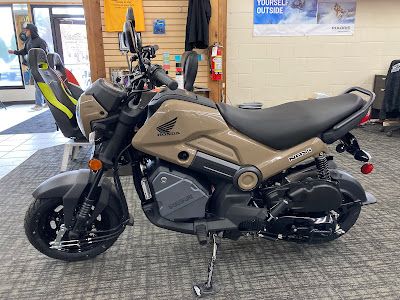 OldMotoDude: Honda Navi spotted at a dealership in Idaho Navi Honda, 2025 Predictions, Honda Navi, Biker Guys, Moto Honda, Honda Grom, Motos Honda, Racing Circuit, Leather Gear