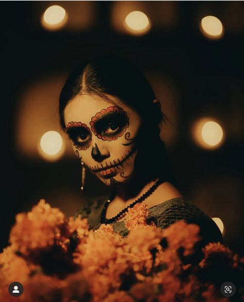 Dia De Los Muertos Photo Shoot Ideas, Day Of The Dead Photography, Day Of The Dead Photoshoot, Mexican Photography, Fairytale Photoshoot, Horror Photos, Creepy Halloween Makeup, Mexican Culture Art, Halloween Beauty