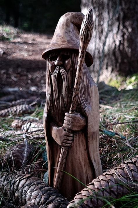 Wizard Wood Carving, Lord Of The Rings Wood Carving, Wizard Carving, Abstract Wood Carving, Simple Wood Carving, Wood Carving For Beginners, Wooden Words, Wood Carving Designs, Wood Carving Patterns