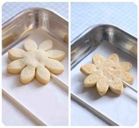 Daisy Snacks, Daisy Cookies, Flower Cookies Bouquet, Diy Sugar Cookies, Cookie Bouquets, Bouquet Recipe, Flower Sugar Cookies, Decorate Cookies, Cookie Sticks