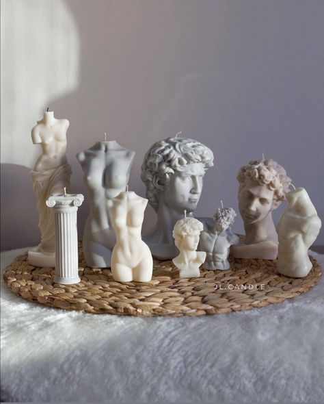 Greek Goddess Bathroom, Greek Statues Home Decor, Greek Statue Room Decor, Greek Theme Room, Small Statues Decor, Greek Mythology Aesthetic Room Decor, Ancient Greece Decor, Greek Inspired Room, Pragya Core