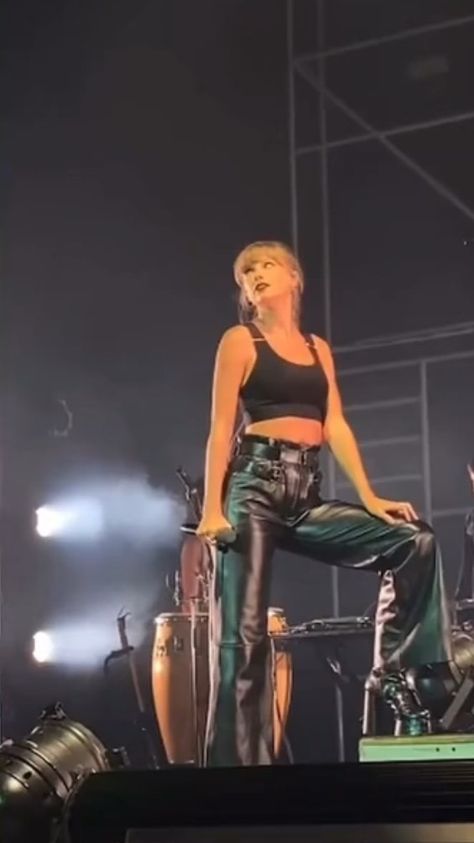 Photo Of Taylor Swift, Taylor Performing, 22 Taylor, Taylor Swift 22, Photos Of Taylor Swift, Taylor Swift Tour Outfits, Leather Pants Outfit, Swift Tour, Haim