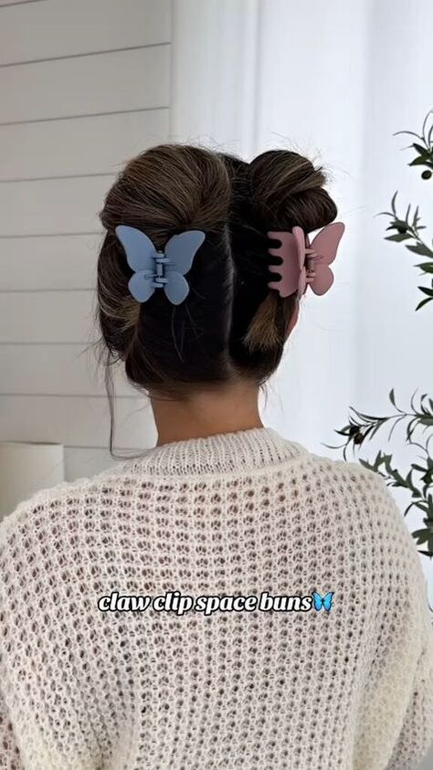 I’m so excited to show you how to make these claw clip space buns. They’re really easy to do and they give a fresh take on a classic look. Space Buns With Claw Clips, Space Buns With Butterfly Clips, Space Buns Claw Clips, Claw Clip Space Buns, Space Buns Hair, Thanksgiving Hairstyles, Braid Videos, Parting Hair, My Little Pony Princess