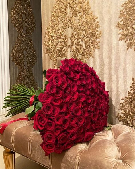 🌹🖤 dm or comment for credit @everydayluxs . . . #redroses #roses #inspiration #interiordesign #beautiful Roses Bouquet Gift, Luxury Flower Bouquets, Flower Box Gift, Boquette Flowers, Flowers Bouquet Gift, Nothing But Flowers, Flower Therapy, Beautiful Bouquet Of Flowers, Luxury Flowers